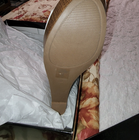 White 5in heel guess wedge sandal - Picture 6 of 6